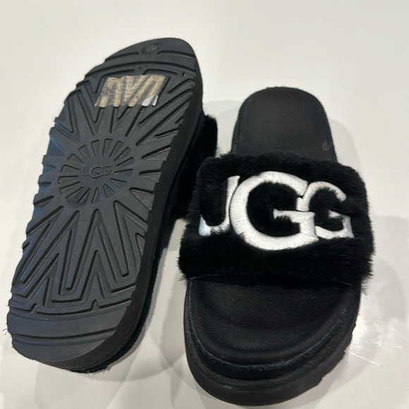 Brand new UGG fur slides size 9 purchased at Dillard - Picture 1 of 3
